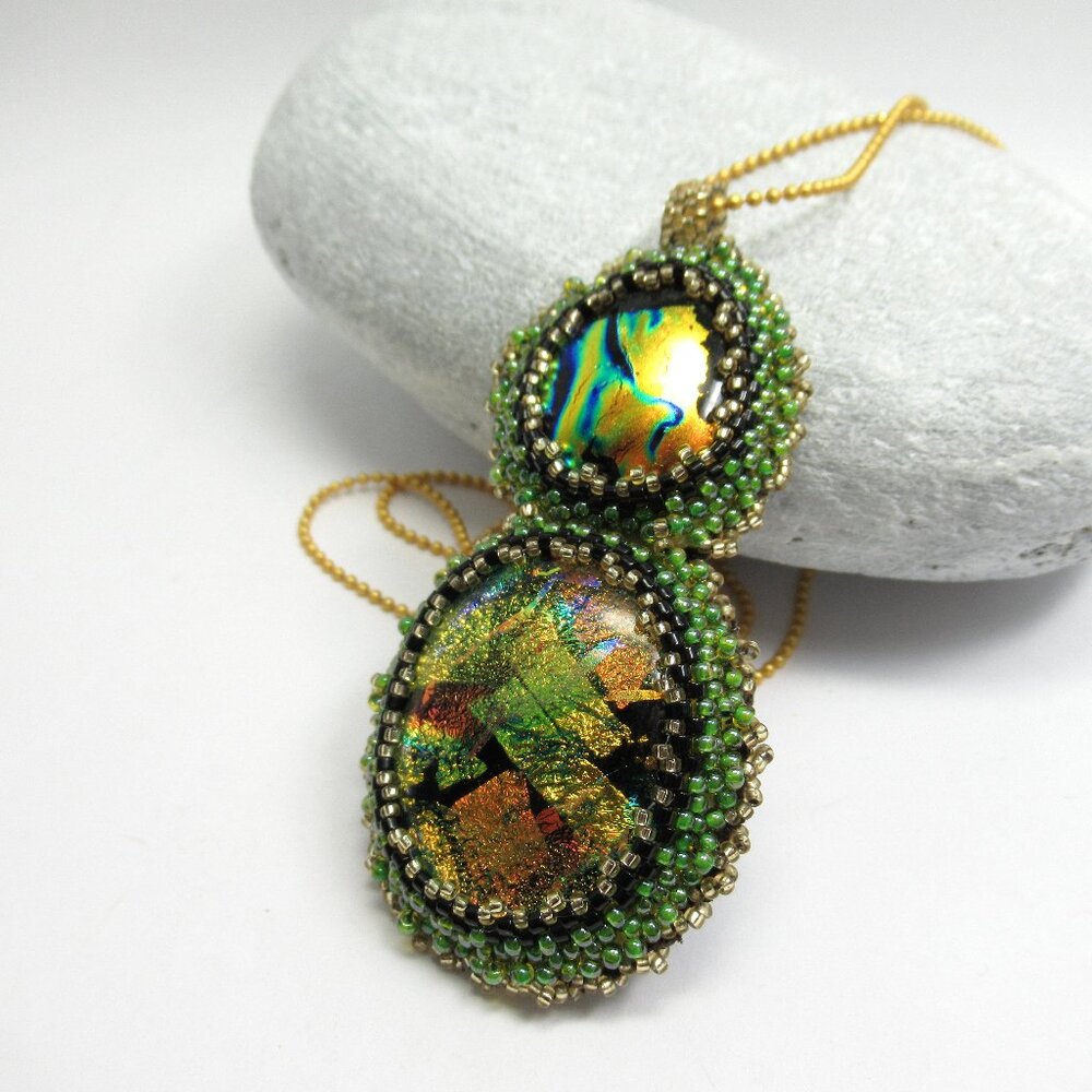 Hand embroidered pendant - Picture 5 of 12